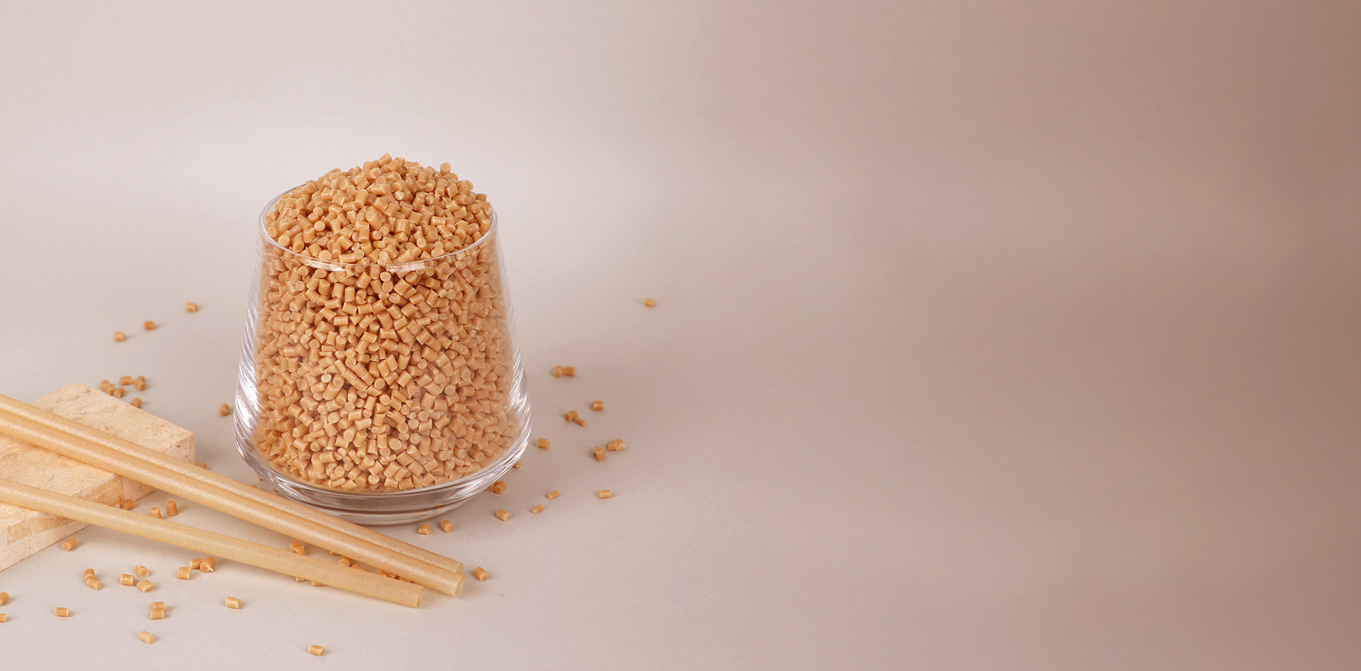 Transparent bagasse straw, clear design, natural drinking experience, worry-free degradation.