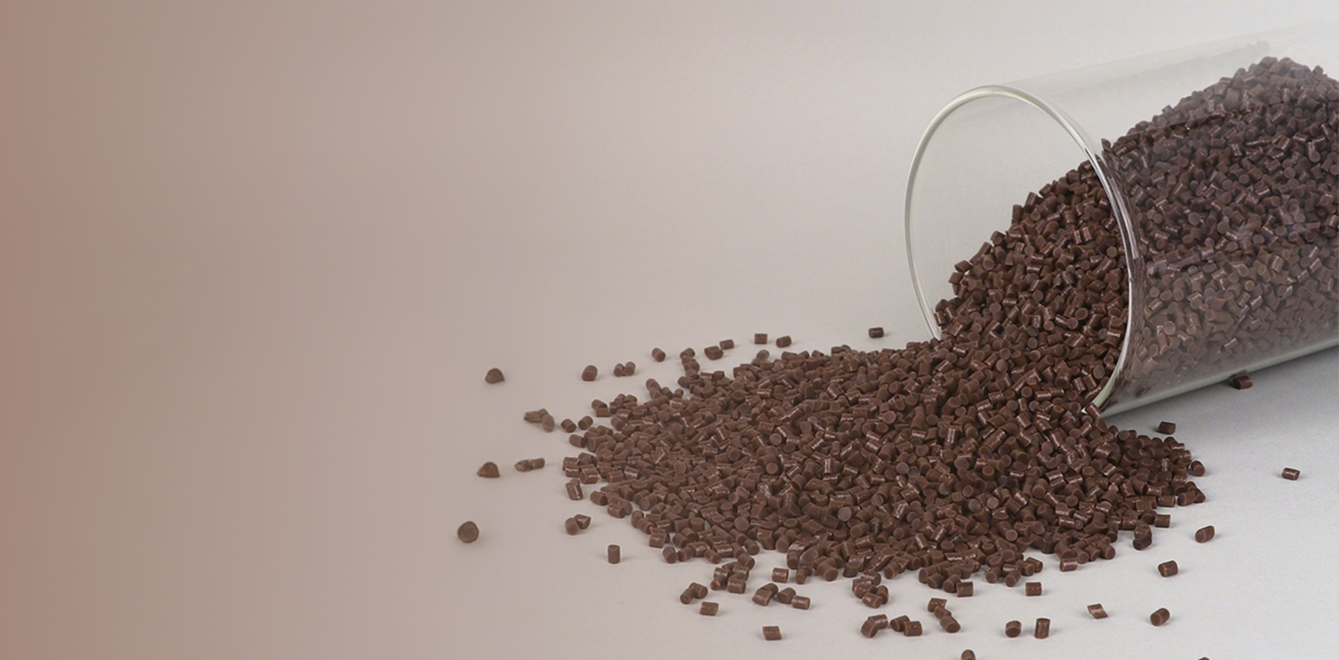 Made from coffee grounds, it is biodegradable, environmentally friendly, and leaves no residue. It has a subtle coffee aroma, a natural feel, and is easy to use.